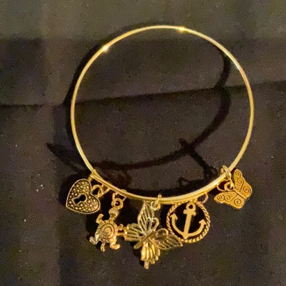 Bracelets - Picture 4 of 9